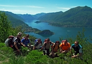 01 Noi sette sul Sentiero del Vaindante con vista sul Lago di Com